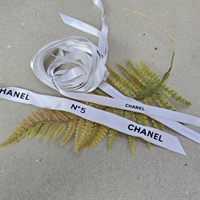 Chanel-hvidt-indpakningsbånd-sort-tekst-vintagebånd-nr5